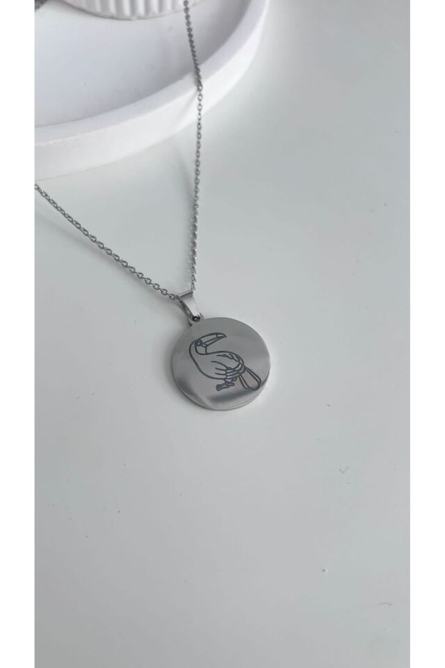 Çelik Gümüş Renk Tukan kuşlu ve sayı sembollü yuvarlak plaka kolye