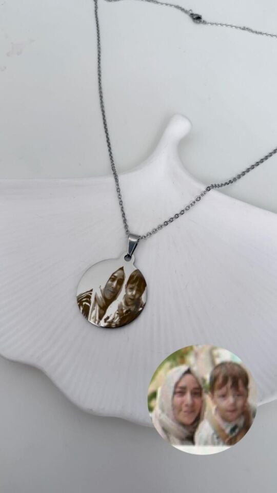 Gümüş Renk Fotoğraflı Kolye
